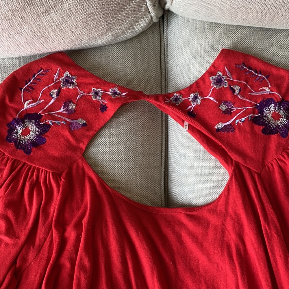 Red blouse - Picture 8 of 9